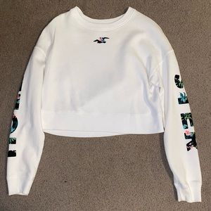 Hollister Cropped crew sweatshirt- women’s size small